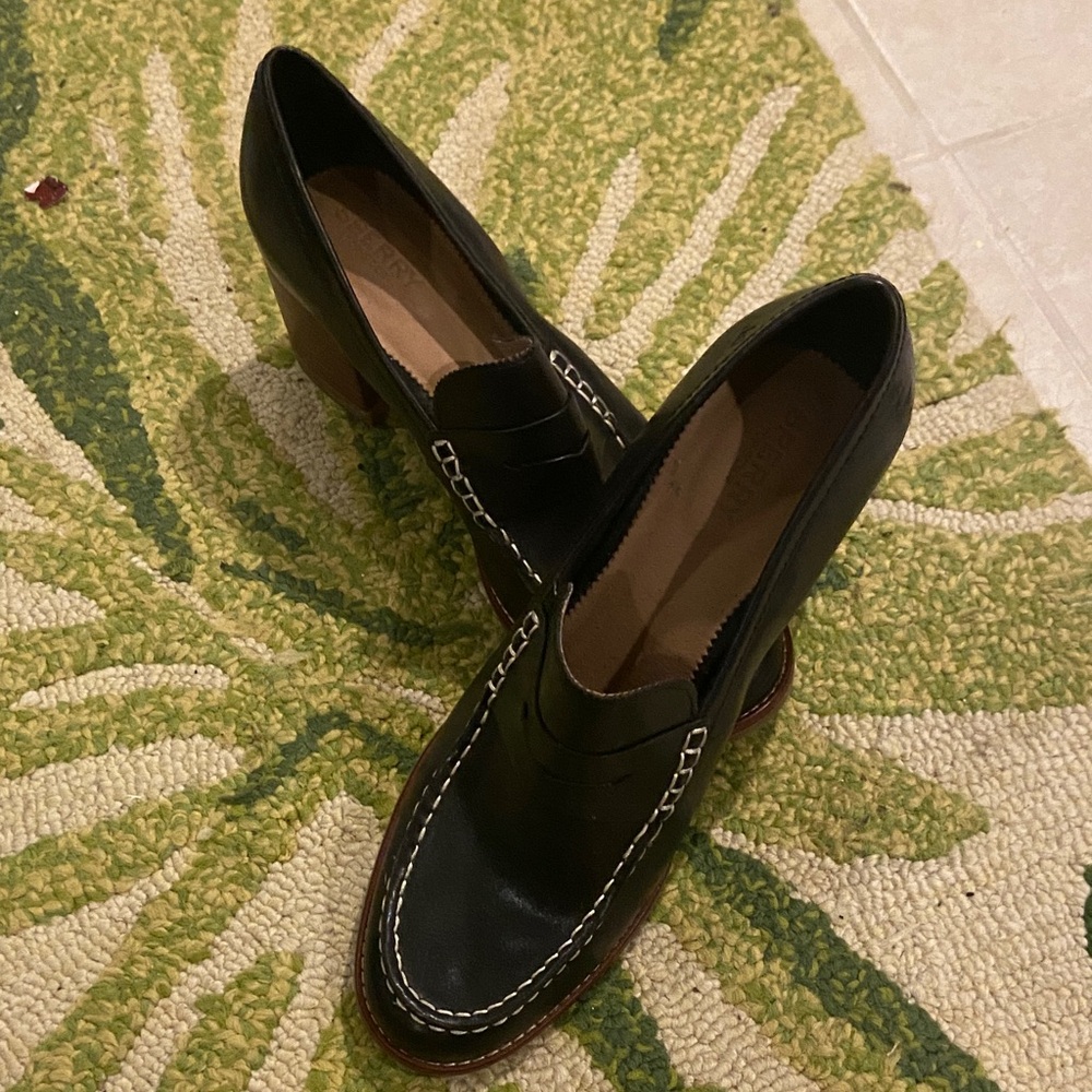 Classic Sperry Women’s Black Loafers